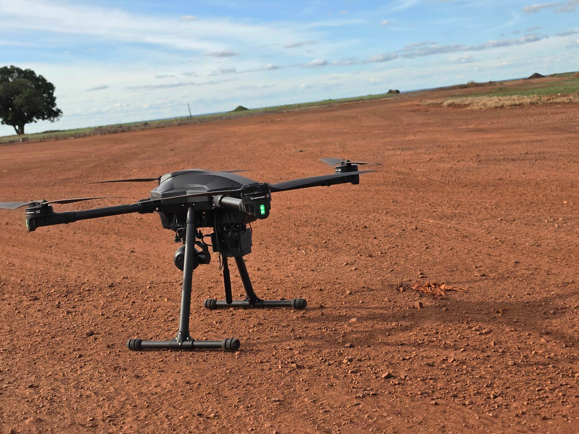 Drone em ponto de apoio na rodovia